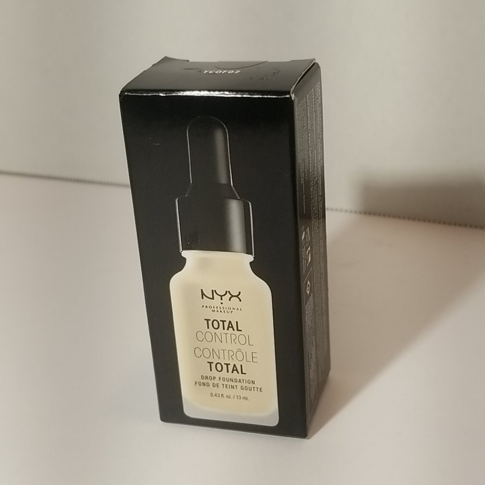 NYX TOTAL CONTROL DROP FOUNDATION